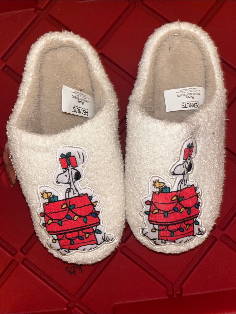 Peanuts Kids White Snoopy & Woodstock Holiday Slip-Ons with Red Gift Graphic